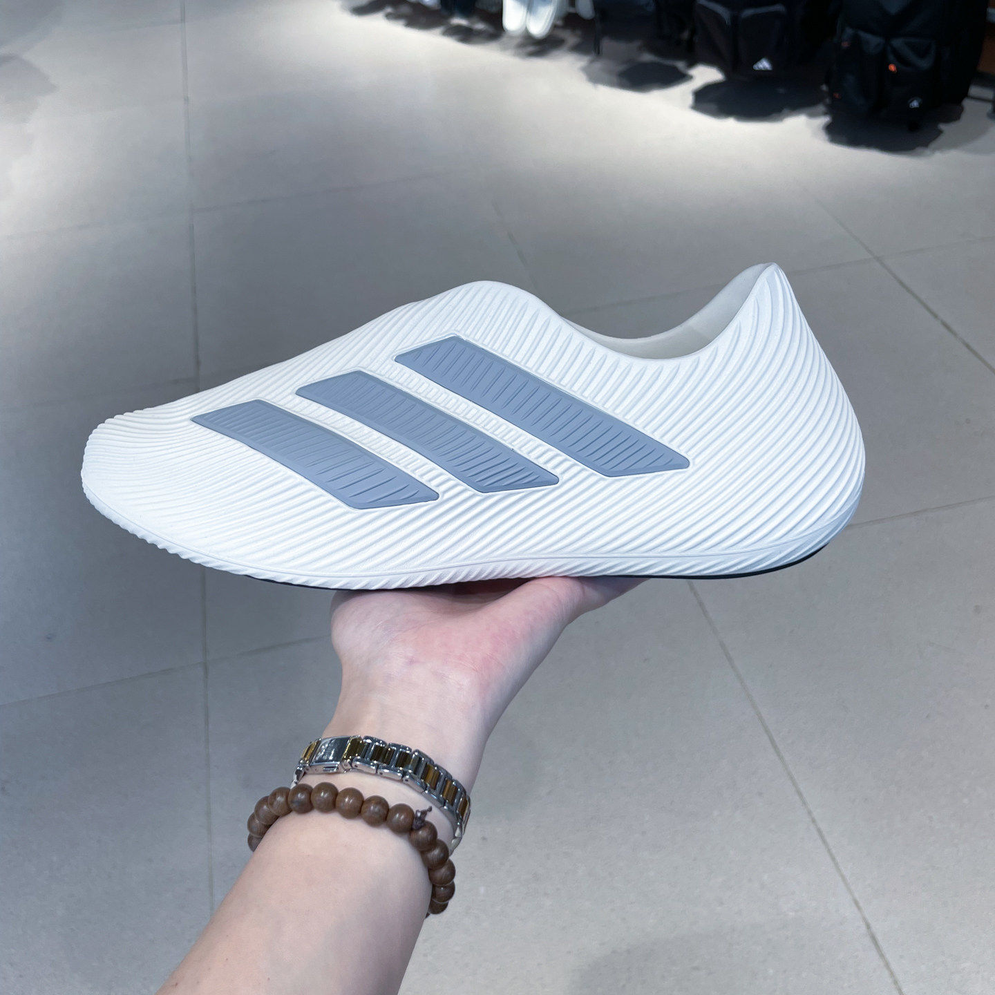 Adidas男女缓震回弹透气