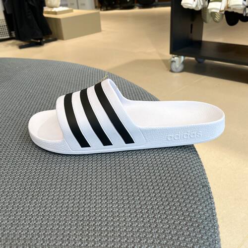 Adidas阿迪达斯男女鞋新