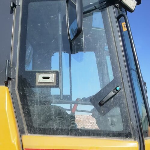 山东鲁工LG938新款装载机玻璃