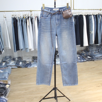 艾拿83822浅蓝色水洗薄料直筒牛仔裤2025年春秋季新款女显瘦长裤