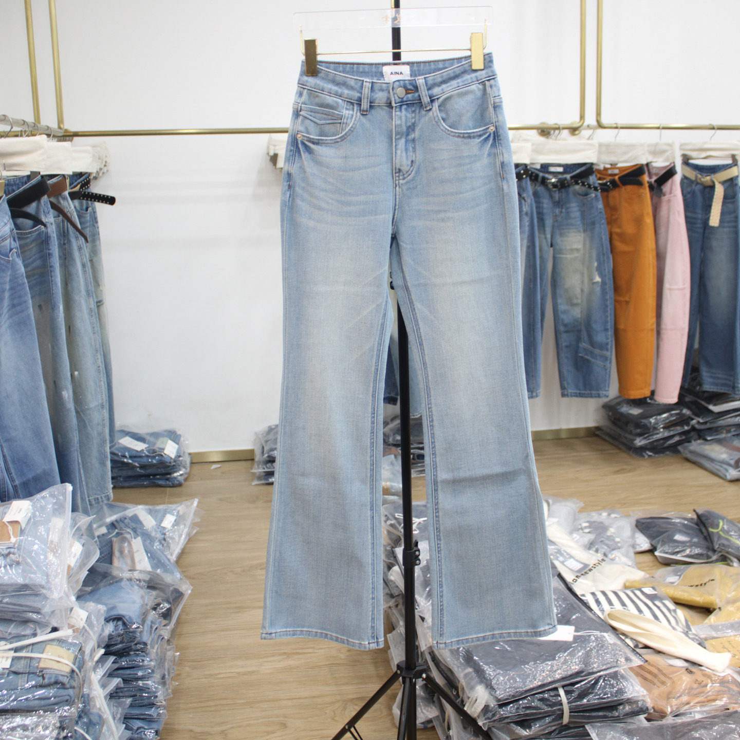 艾拿87619浅蓝色水洗修身牛仔微喇裤2026年春季新款女装显瘦长裤