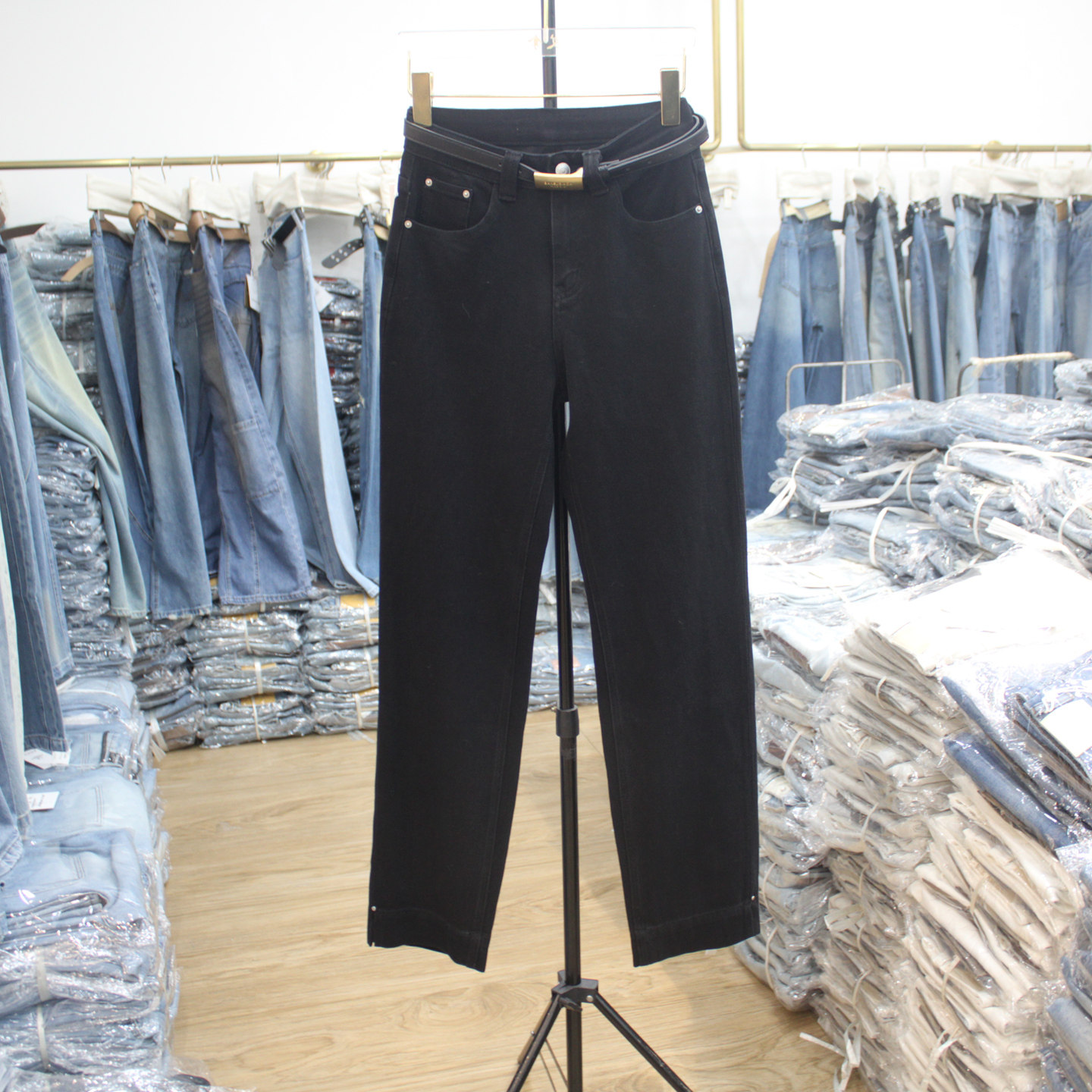 艾拿83102黑色高腰窄版直筒牛仔裤2026年春季新款女装四面弹长裤