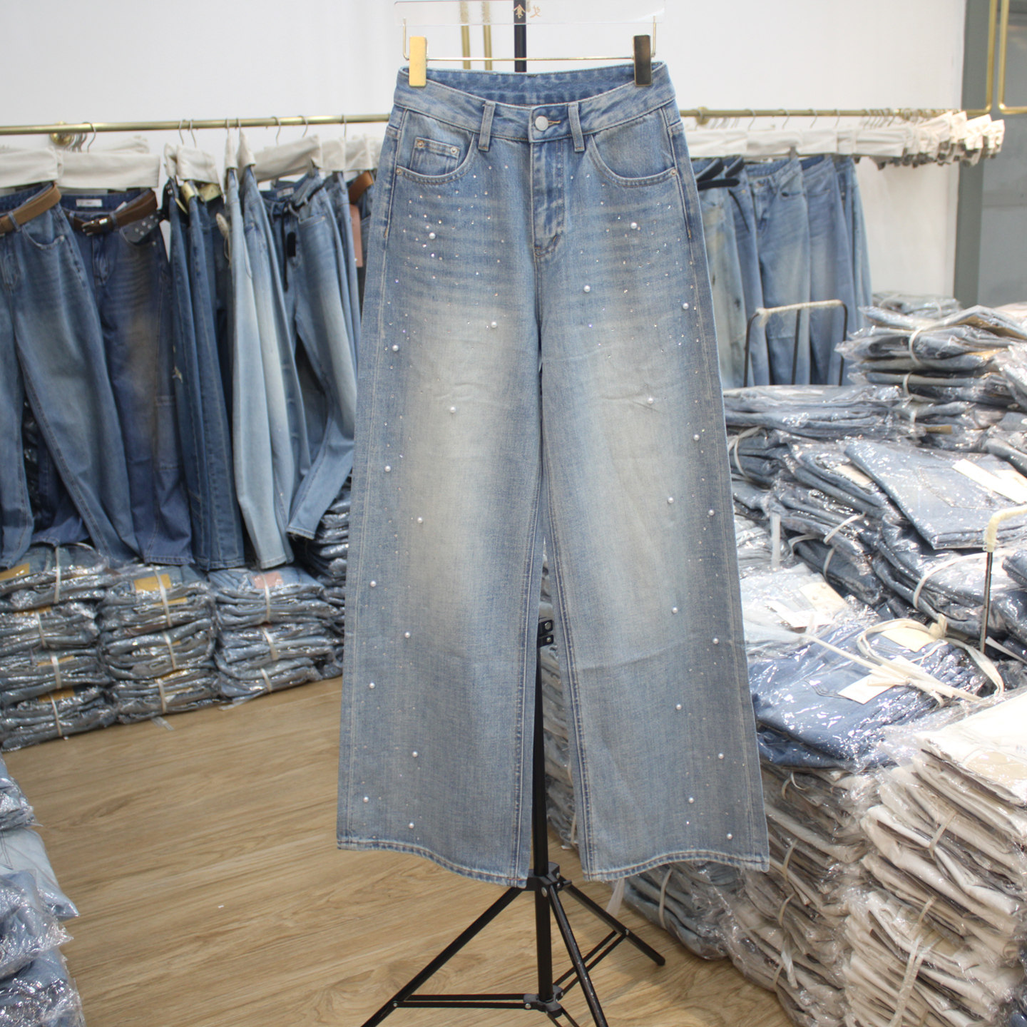 艾拿8570浅蓝色水洗钉珠高腰宽松直筒牛仔裤2026年春季女装阔腿裤