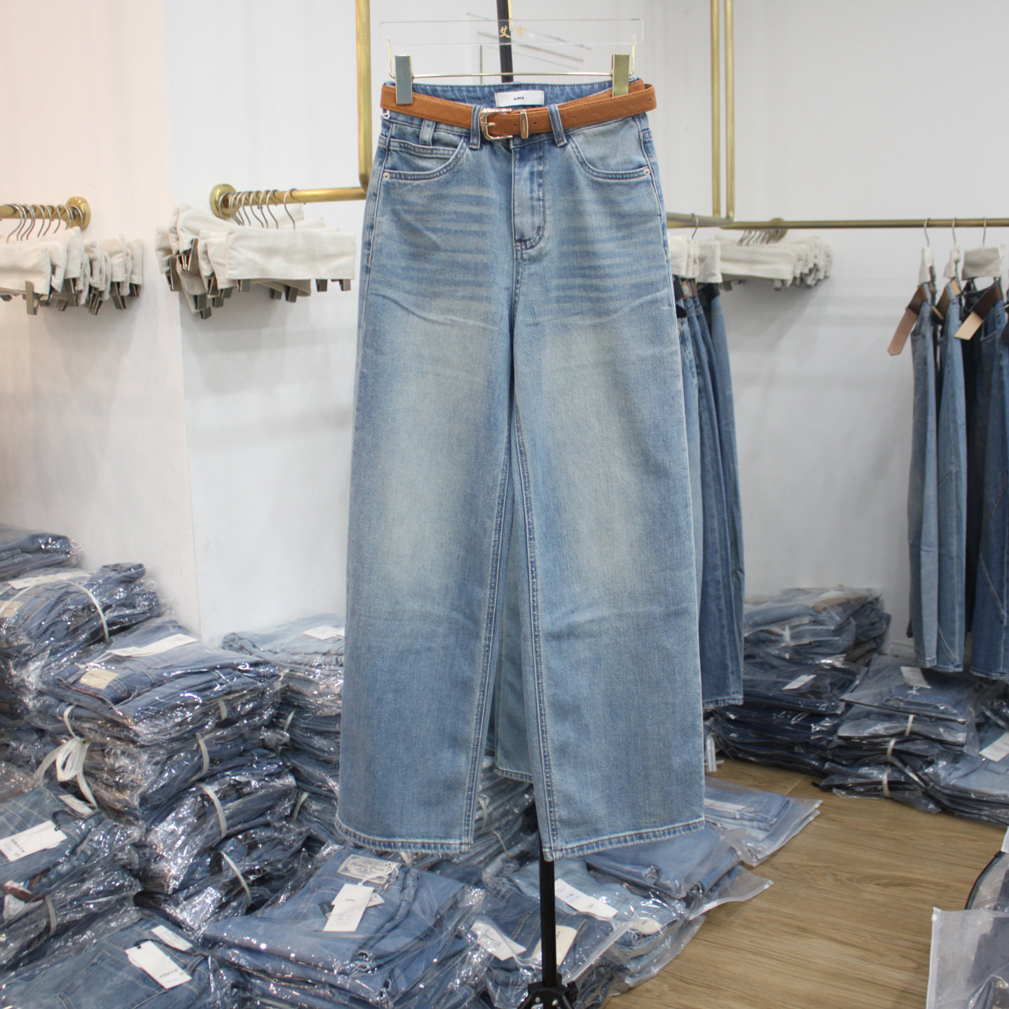 艾拿98812浅蓝色高腰宽松直筒牛仔裤2026年春季女显瘦窄版阔腿裤