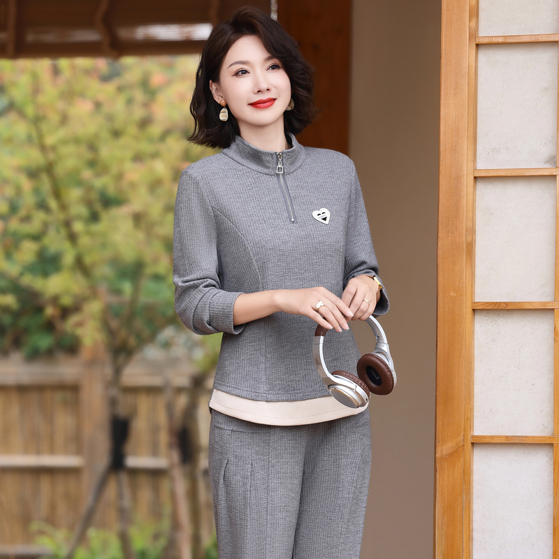 运动服妈妈装套装40-60岁纯色时尚新品女2024中年女士秋装两件套