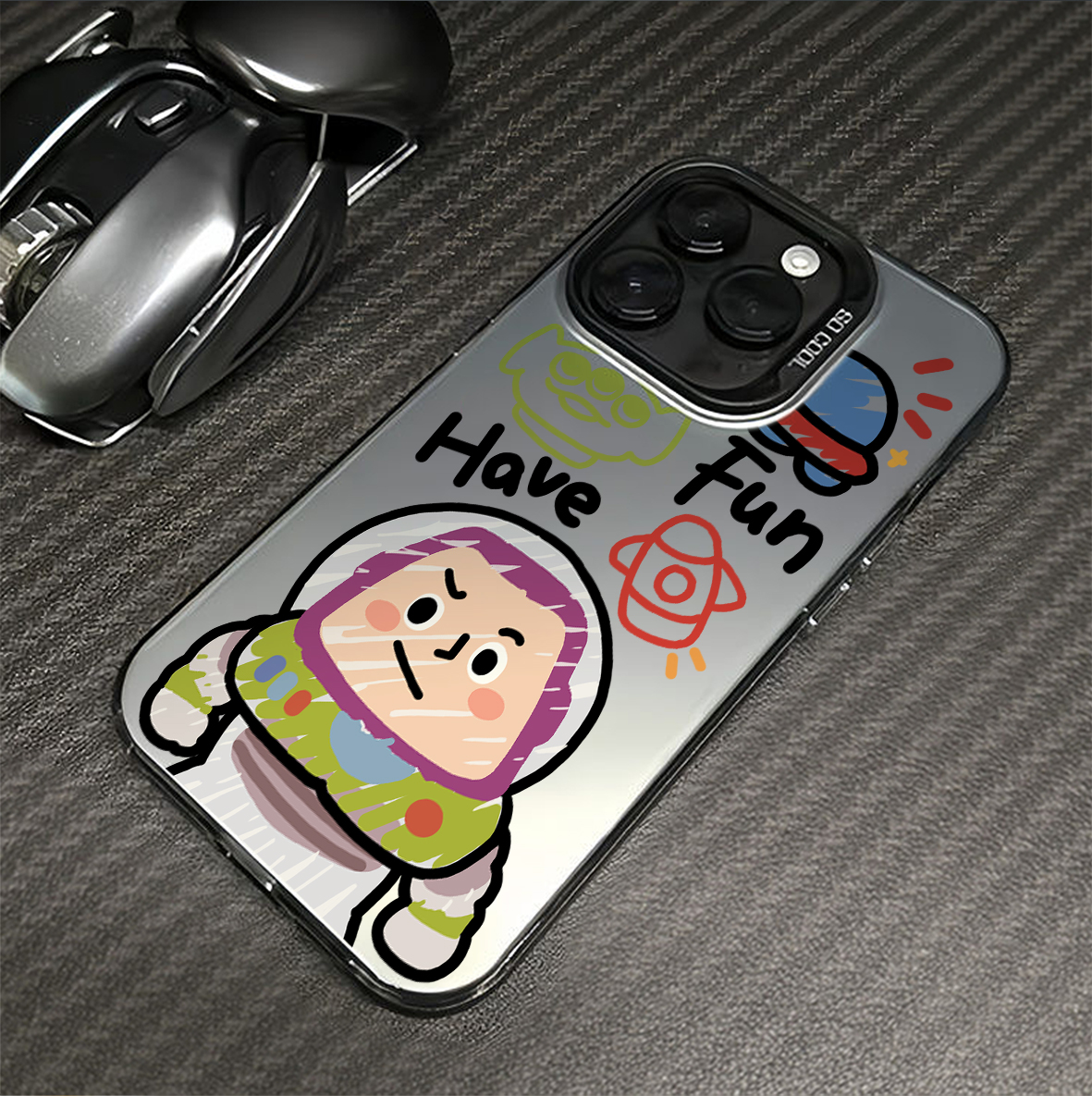 线条涂鸦巴斯光年适用苹果15promax手机壳iPhone14创意13新款12情侣pro女16plus镭射xs小众xr可爱防摔硬壳