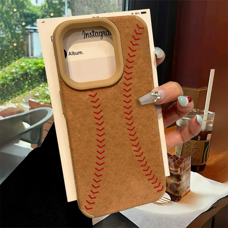 美拉德复古橄榄球适用苹果17promax手机壳新款iPhone15棕色皮绒16小众网红14高级女12超火创意13全包贴皮软壳