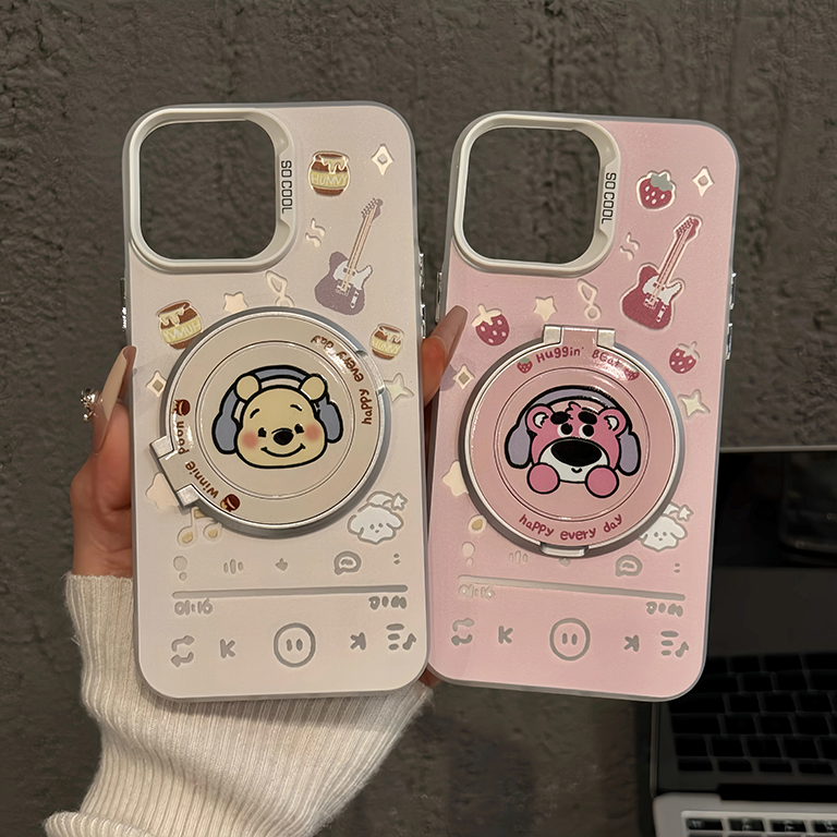 可爱维尼熊草莓熊适用苹果16promax手机壳iPhone15创意14新款13小众pro少女12支架14plus镭射11全包x防摔硬壳