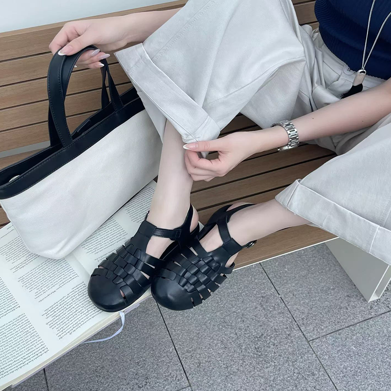 包头复古巨好看罗马鞋2026新款平底外穿凉鞋女款夏季配裙子高级感