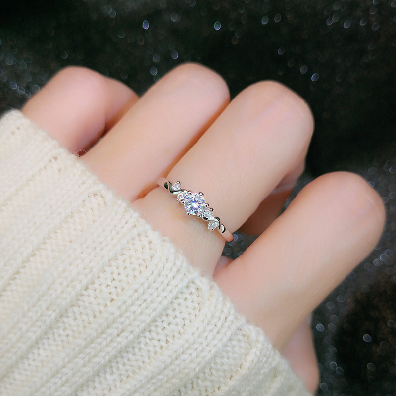 法式小众精致小钻戒指女求婚订婚结婚钻戒女30分镀铂金仿真钻石