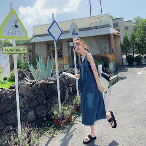 夏季新款设计感通勤A字裙女2025蓝色休闲时尚百搭牛仔背带连衣裙