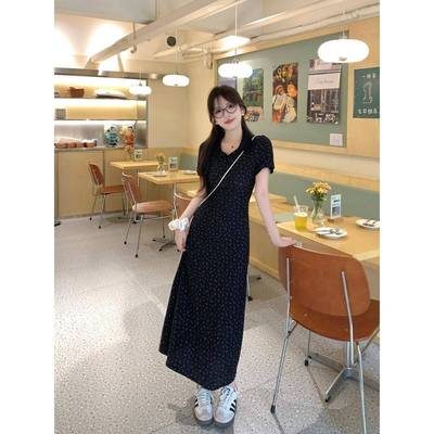 Randomly distribute miscellaneous clothing tops and pants