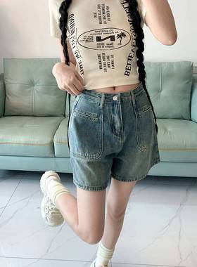 Randomly distribute miscellaneous clothing tops and pants