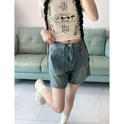 Randomly distribute miscellaneous clothing tops and pants