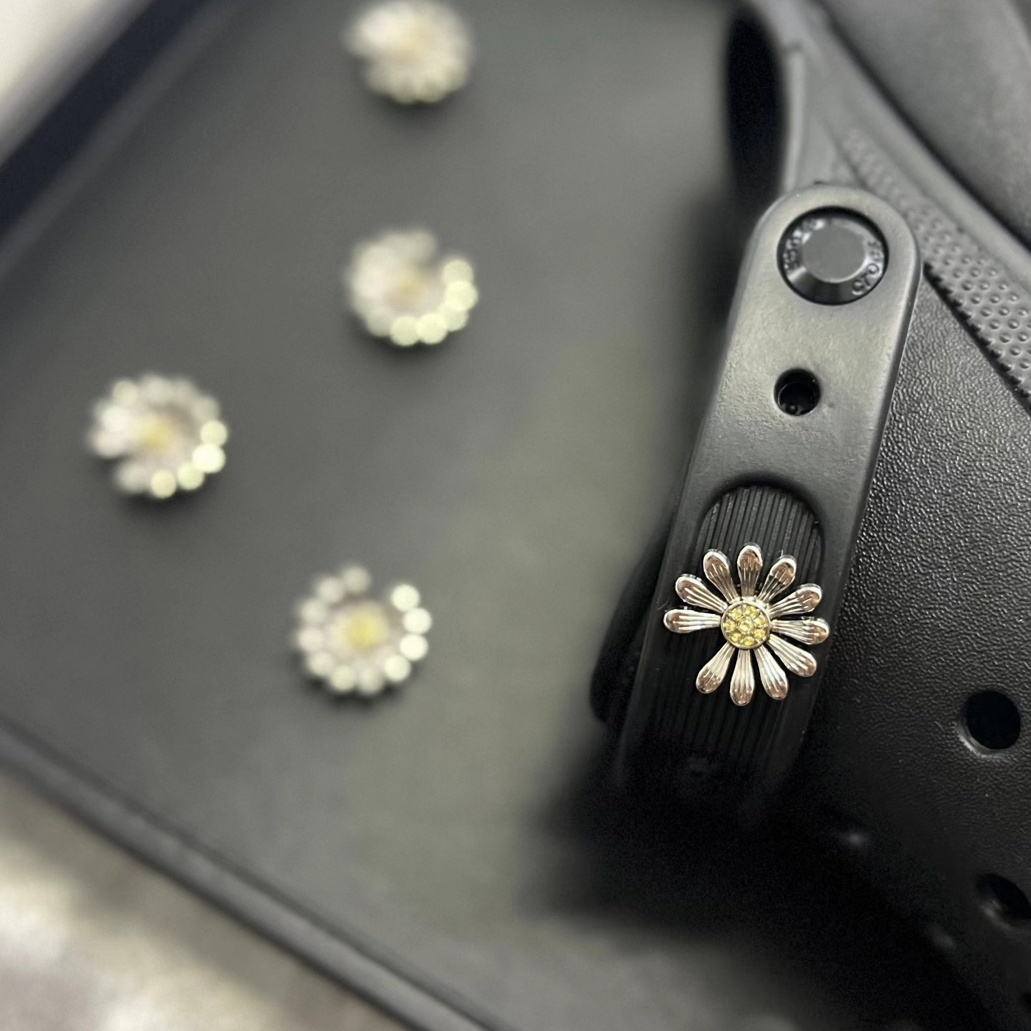 小雏菊POM权志龙GD同款项链造型鞋扣皇冠洞洞鞋鞋花粉丝周边应援