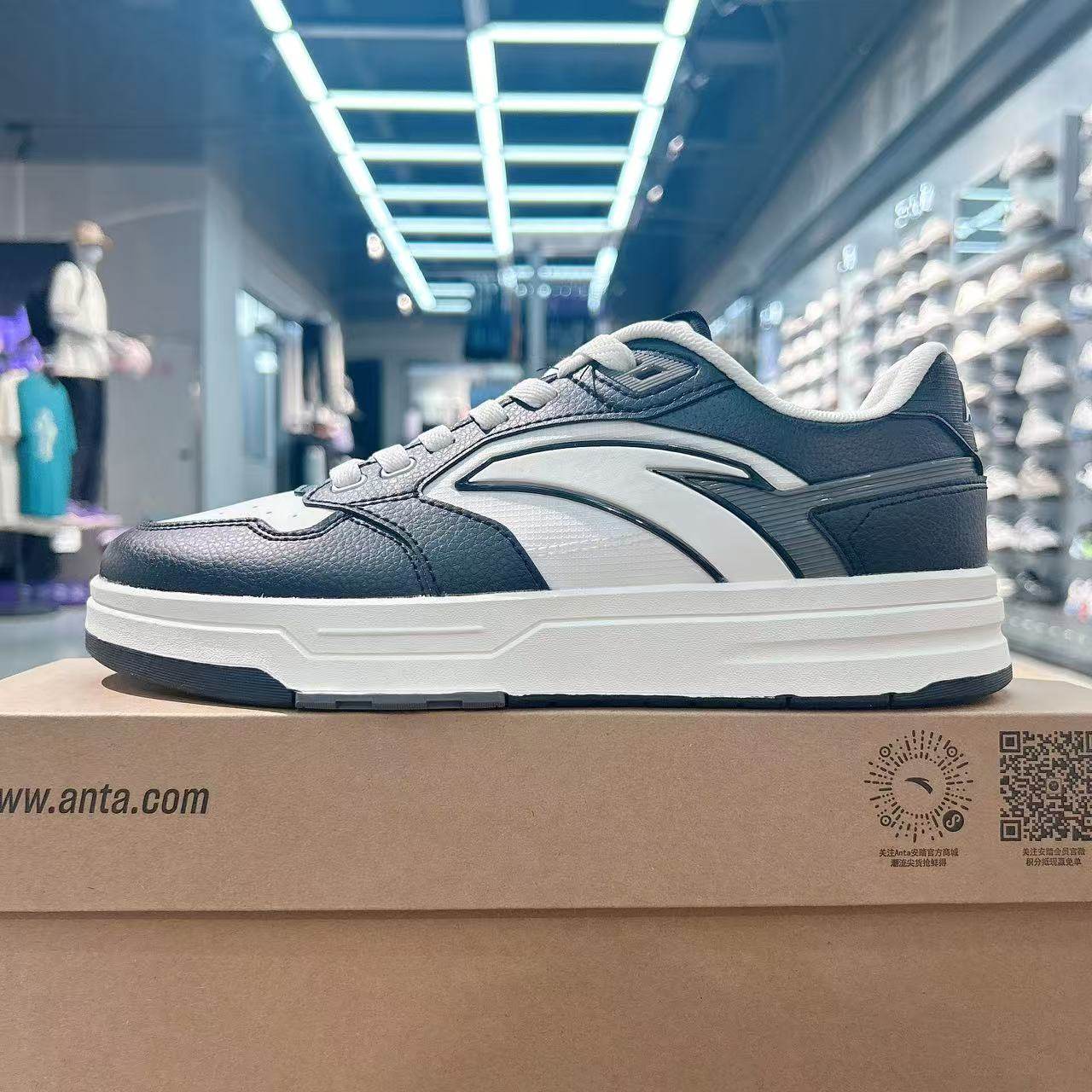 安踏街顽男板鞋2025夏新款潮流板鞋经典时尚休闲小白鞋 112538051