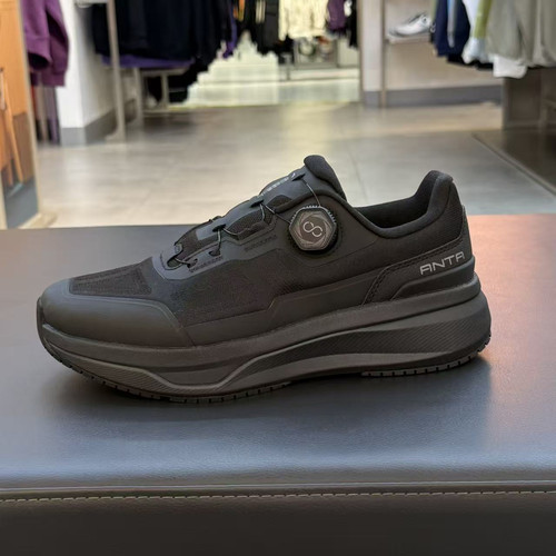 安踏男士冬季神行防滑运动训练