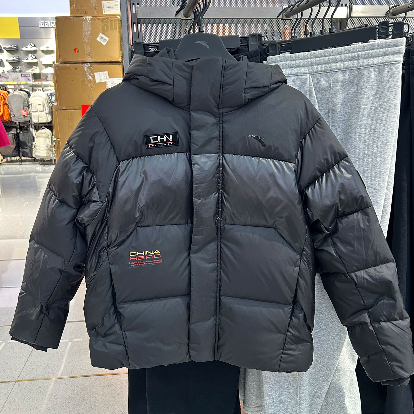 安踏男士冬季连帽保暖短款羽绒服