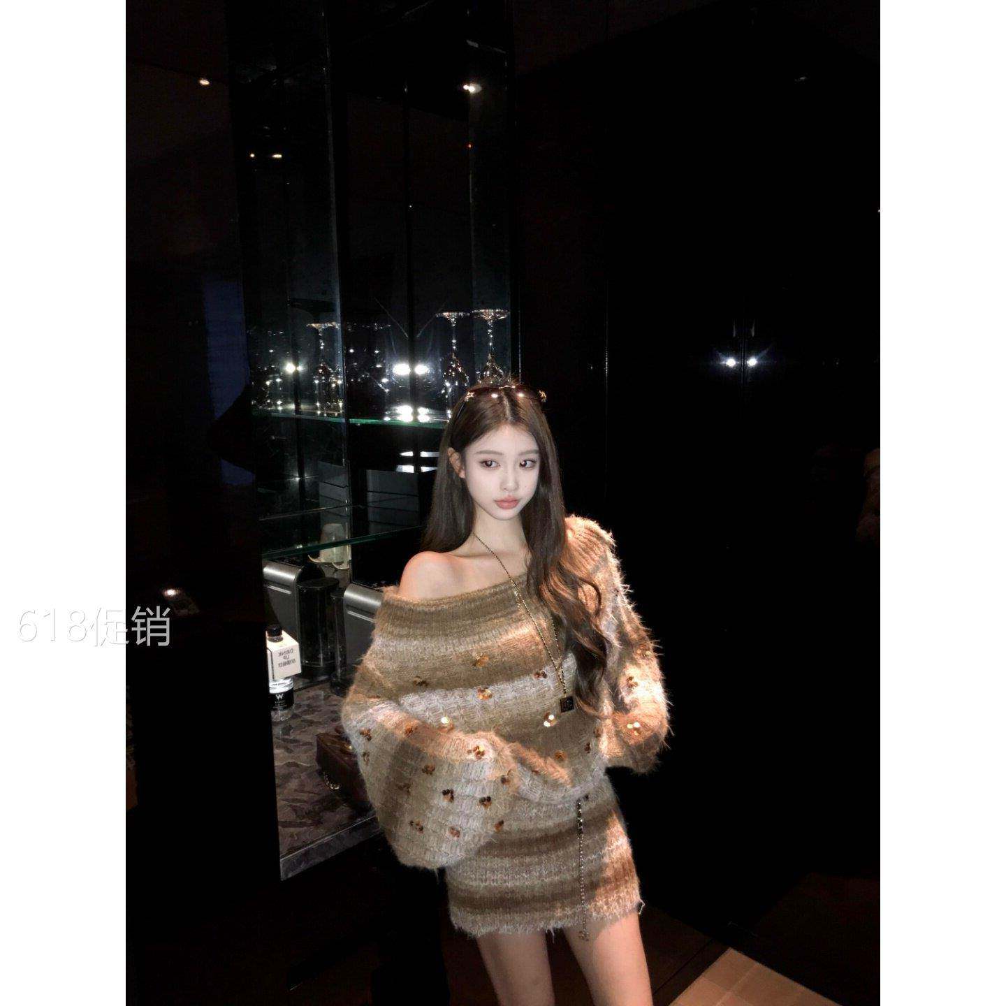 小众炸街高级感亮片斜肩针织连衣裙女2025秋冬新款撞色包臀短裙子