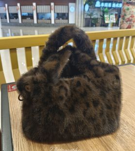 热风韩系毛绒豹纹单肩包包女款秋冬毛茸茸时尚通勤百搭毛毛斜挎包