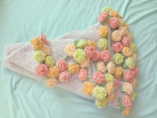 纯手工钩织玫瑰花束毯子成品现货毛线手工编织披肩礼盒装生日礼物