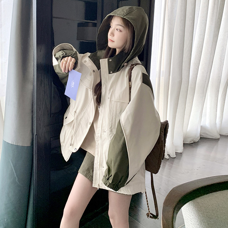 设计感工装连帽短外套宽松春秋新款小个子韩版休闲流行爆款冲锋衣