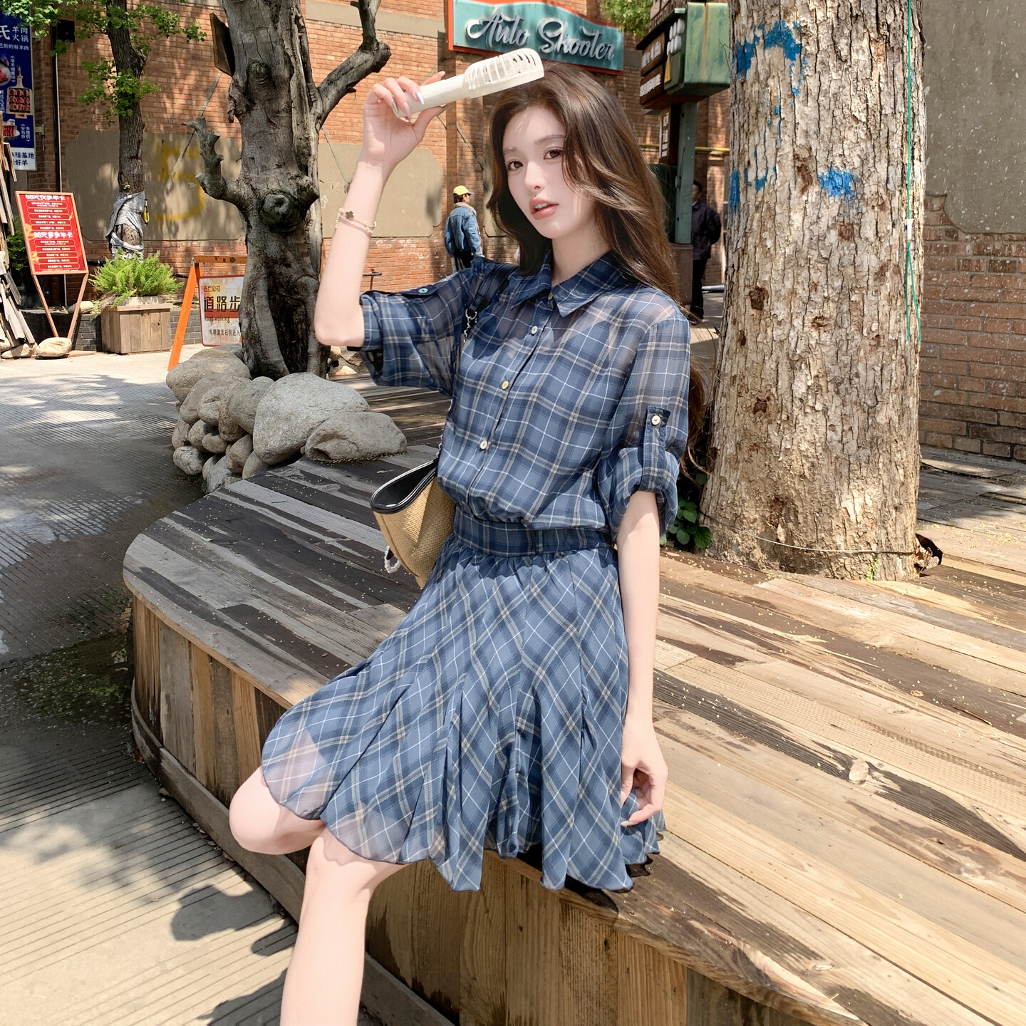 格子翻领长袖收腰连衣裙女