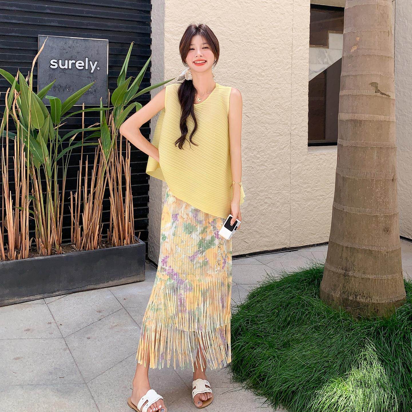 多巴胺绝美漂亮压褶设计感无袖背心流苏碎花半身裙套装两件套女夏