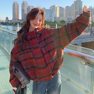 红色格子羽绒服女款冬季2025年新款短款连帽加厚时尚90白鸭绒外套