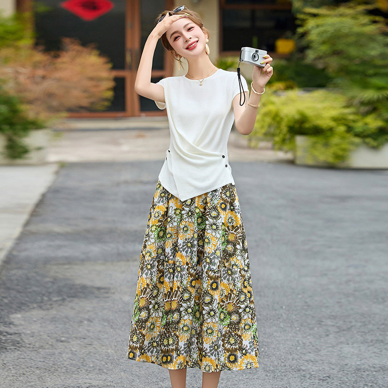 度假风大摆半身裙套装女夏不规则褶皱设计短袖T恤碎花长裙两件套