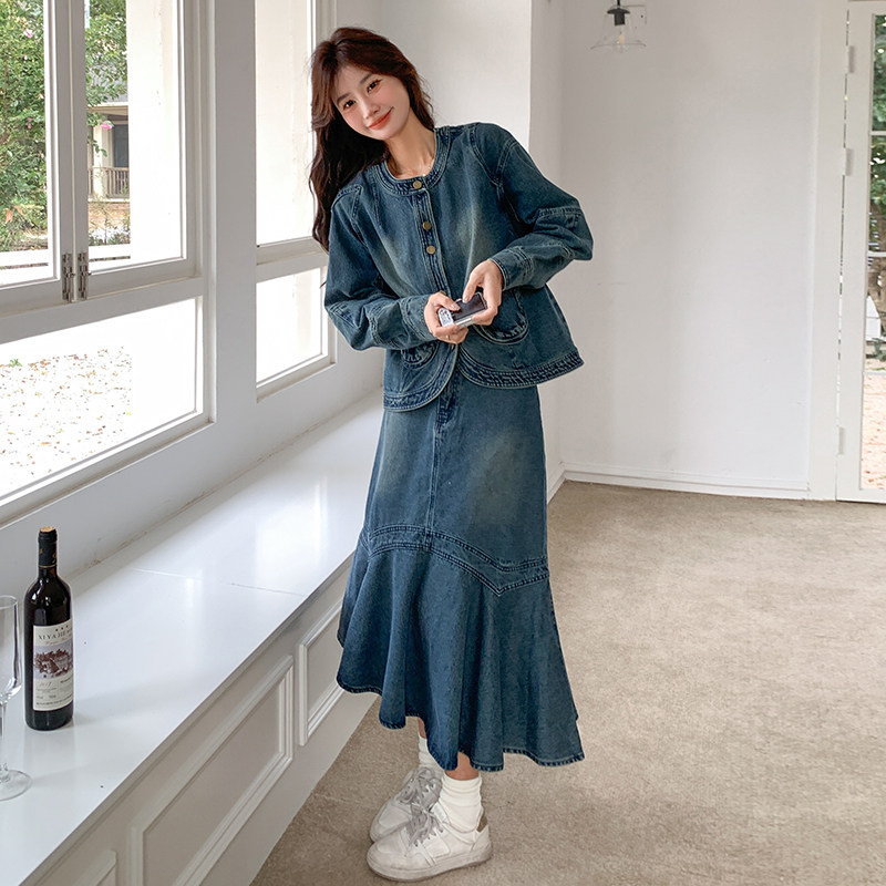 蓝色高级感牛仔套装裙女2026年春季新款显瘦遮胯鱼尾半身裙两件套