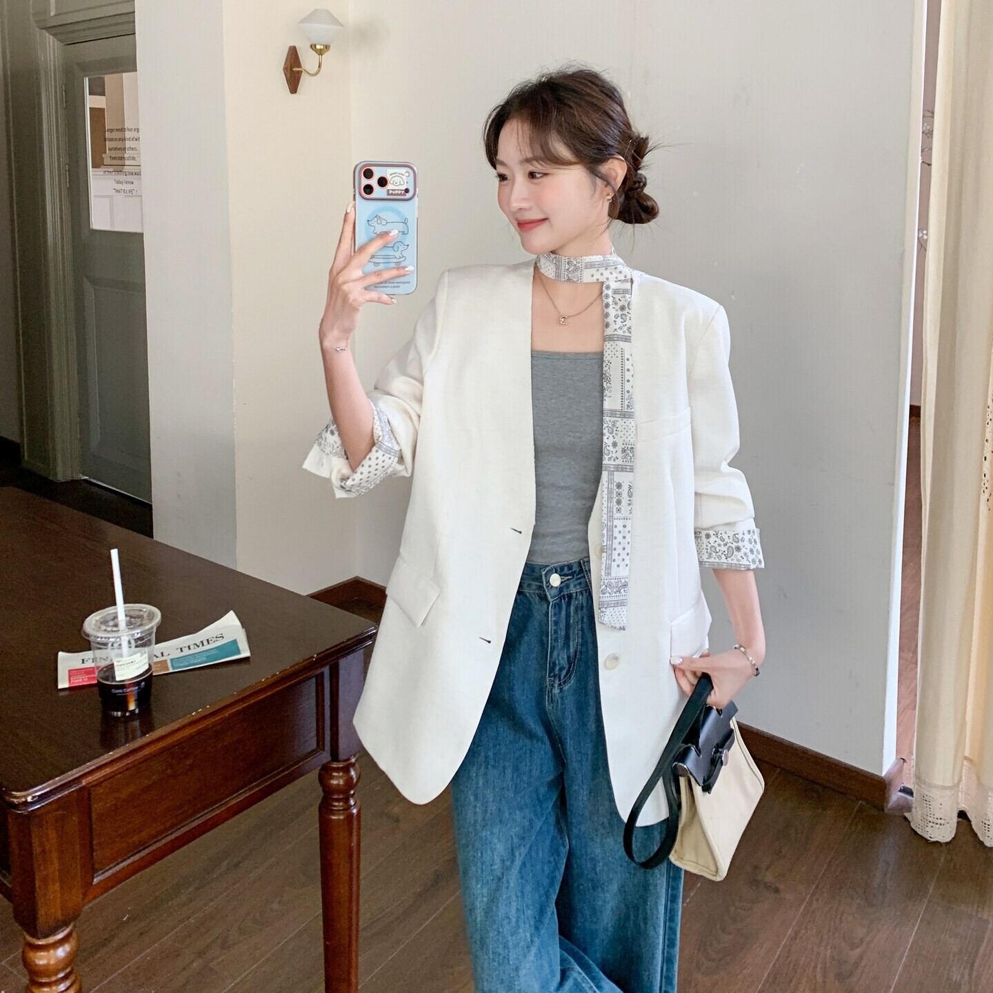 韩系白色丝巾印花拼接西装外套女
