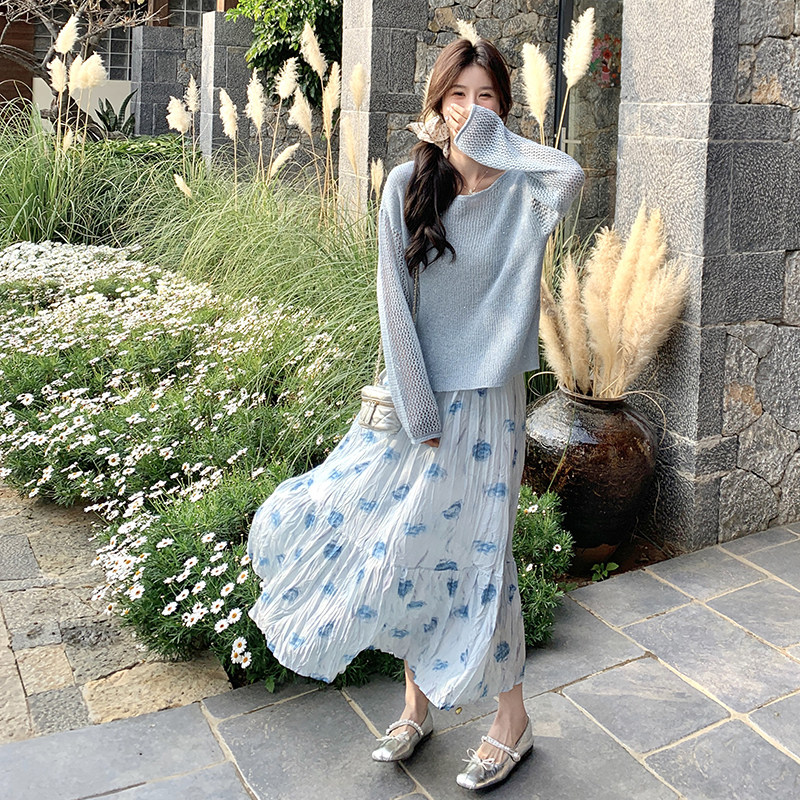 蓝色镂空毛衣碎花半身裙套装女春秋甜美减龄两件套少女风独特漂亮