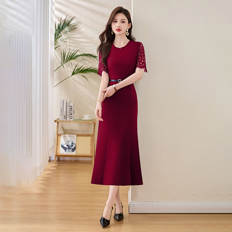 赫本风黑色蕾丝拼接袖子高级感连衣裙女夏法式修身显瘦气质长裙子