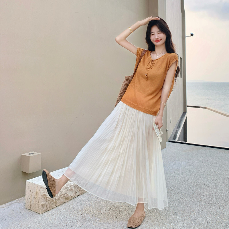 无袖针织上衣网纱半身裙