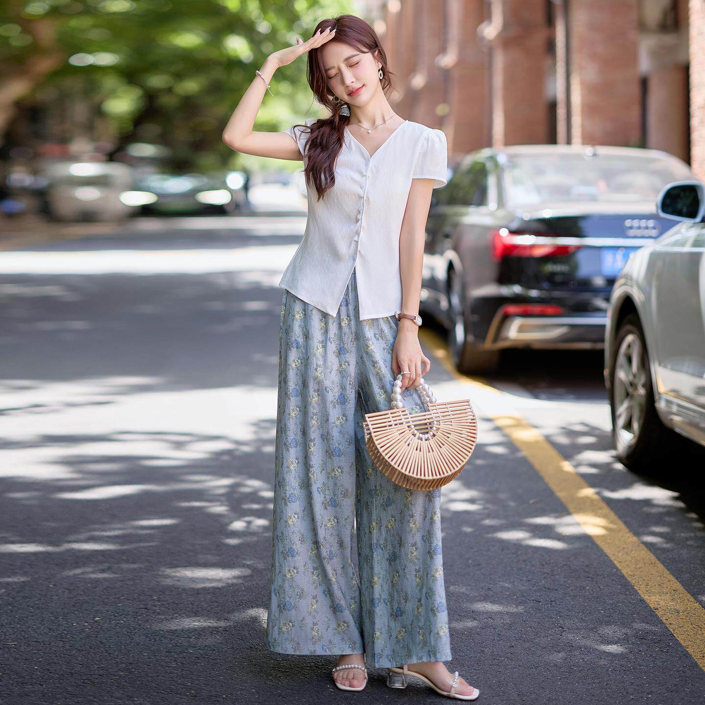 夏日穿搭一整套法式正肩V领显瘦小衫套装女时尚碎花阔腿裤两件套