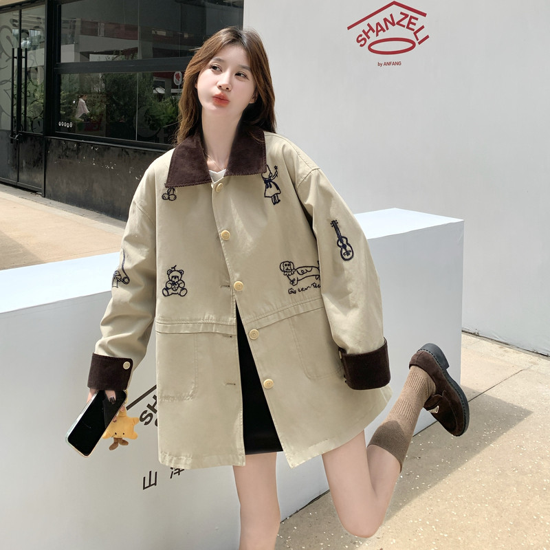 卡其色高级感韩版学院风刺绣风衣女秋新款小个子可盐可甜减龄外套