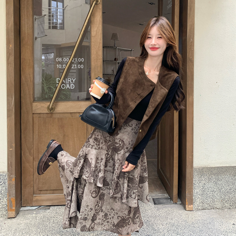 美拉德氛围感麂皮绒马甲碎花荷叶边半身裙套装女秋2026新款两件套