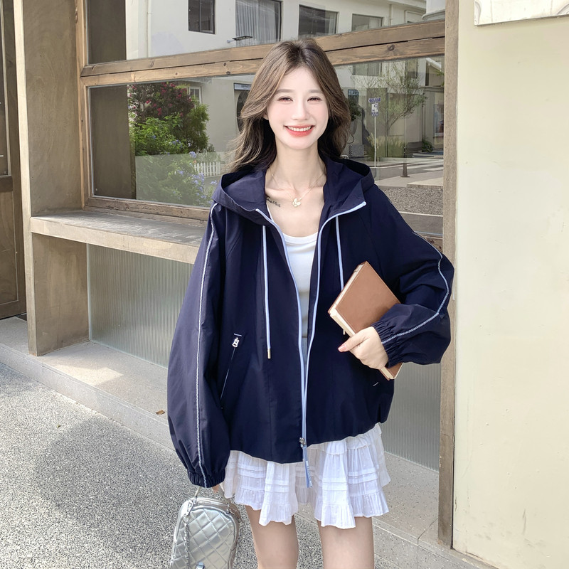 藏青色连帽冲锋衣短外套女秋季新款韩系学院风减龄休闲夹克小个子