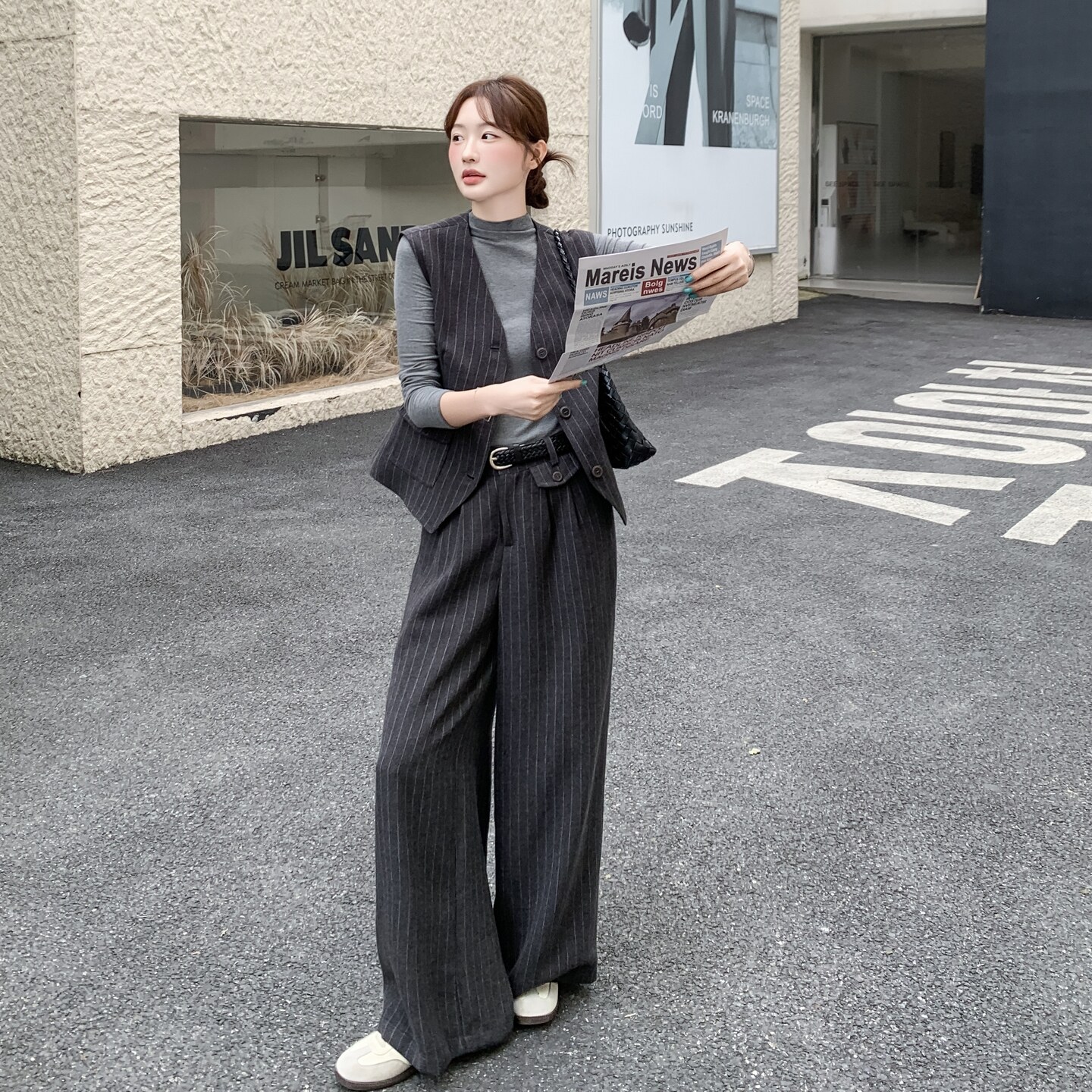 老钱风灰色竖条纹西装马甲阔腿裤两件套女秋季新款高级感轻熟套装