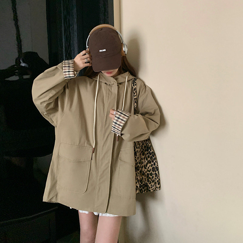 卡其色连帽工装风衣外套女2026秋新款宽松大口袋休闲慵懒风短外套