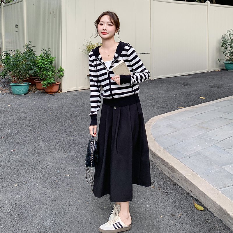 学院风黑白条纹连帽卫衣套装长裙女春秋韩系减龄休闲半身裙两件套