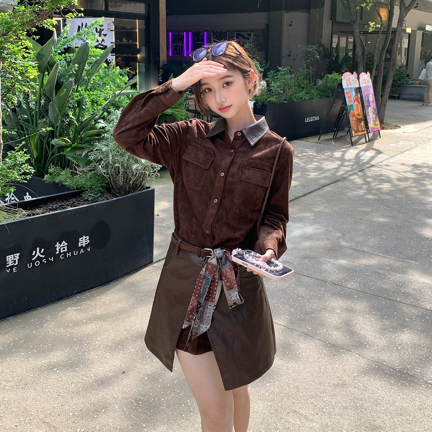 美拉德麂皮绒拼皮翻领短款外套皮裙套装女秋季新款酷飒辣妹两件套