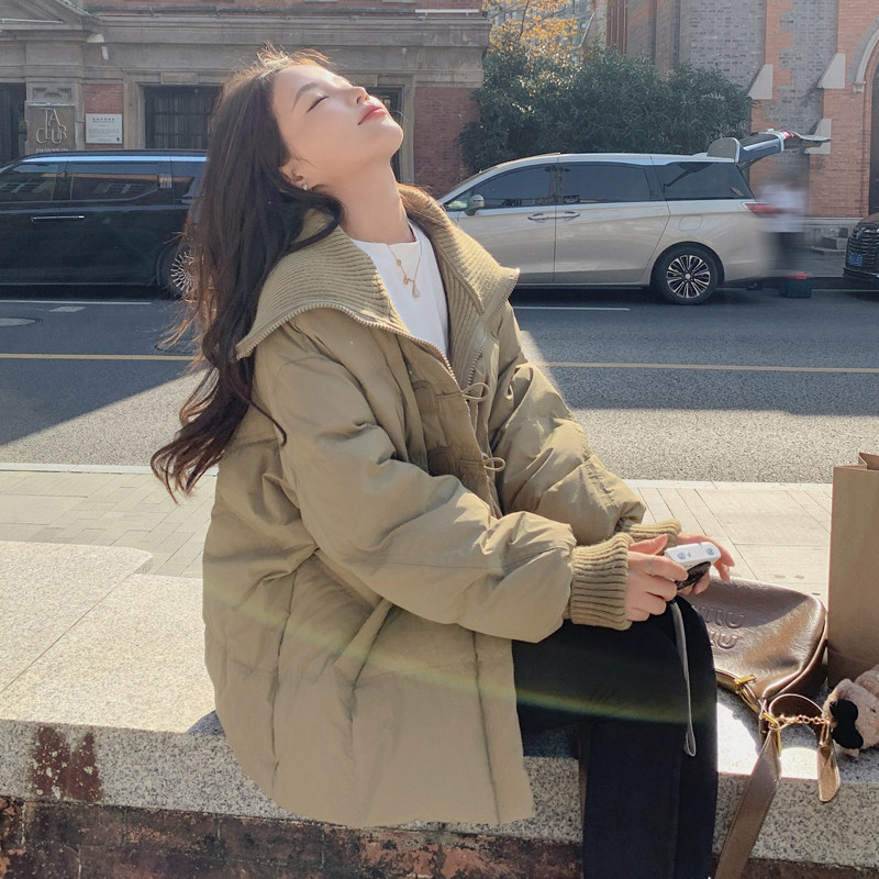 超好看卡其色毛衣领羽绒服女2025新款冬季针织拼接假两件厚外套,女装羽绒服,浙宝271