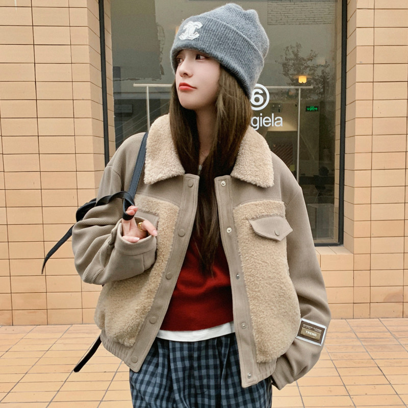 独特设计感羊羔毛拼接卡其色短款羽绒服女冬超火好看加厚保暖外套,女装羽绒服,浙宝271