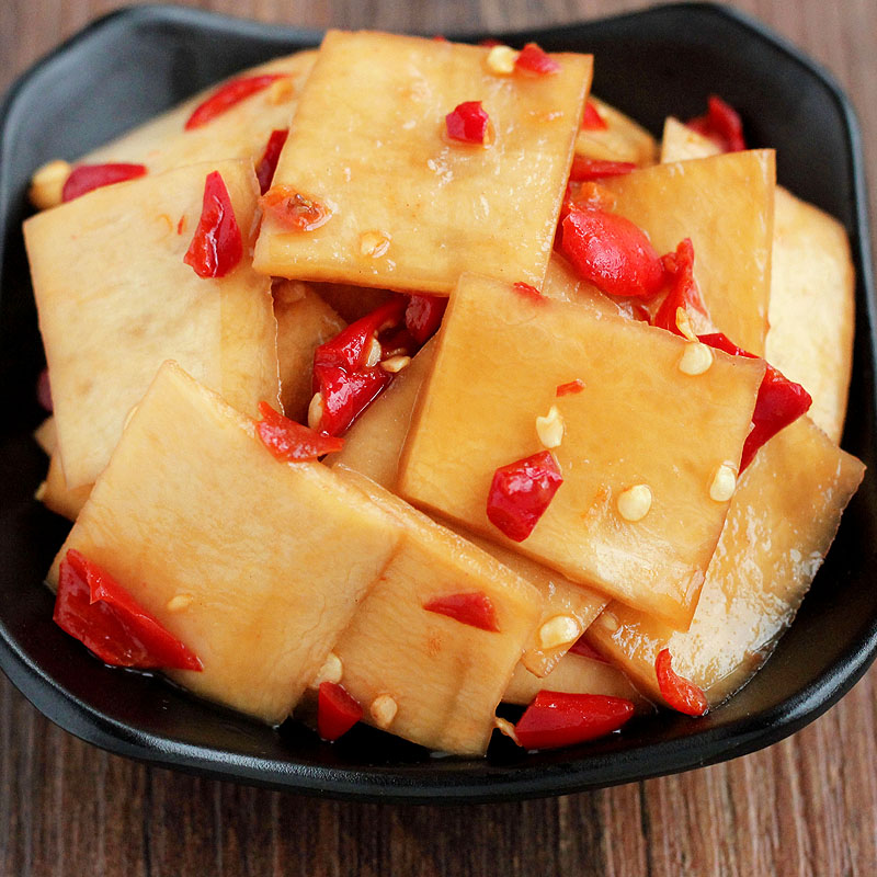 瓶装农家自制脆酱腌萝卜皮