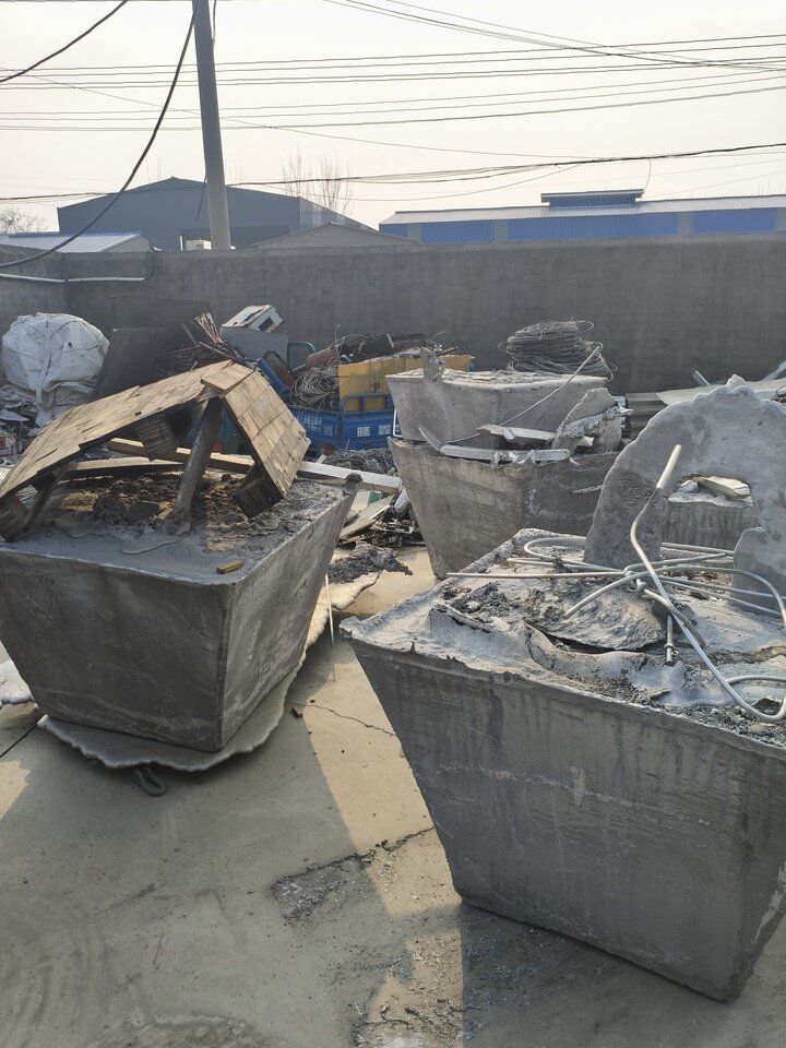 4月5日许昌市8071KG铝锭和两个铁料斗网络拍卖公告