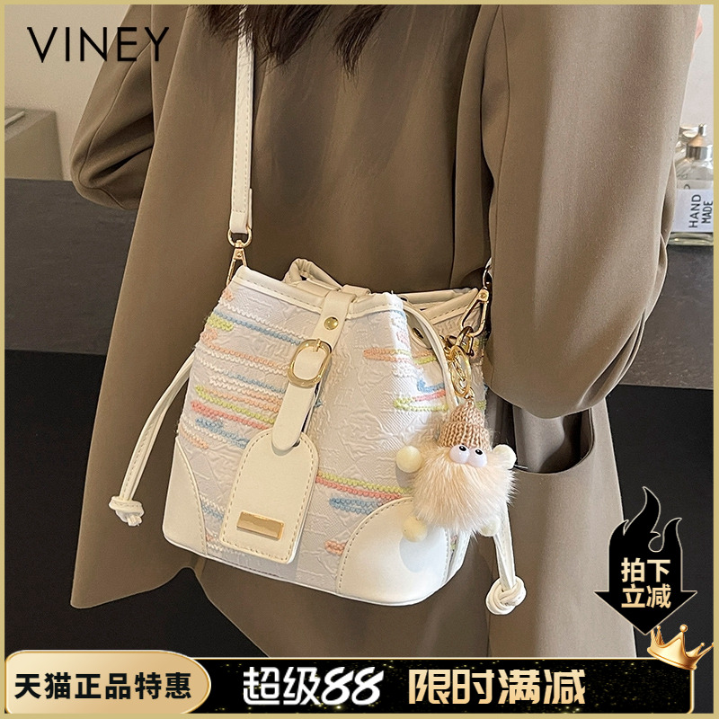 Viney水桶包包2025新款秋冬斜挎包女包轻奢小众高级感单肩包小包