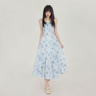 新款 2025夏季 蝴蝶印花连衣裙海边度假温柔湖蓝水墨风设计感吊带裙