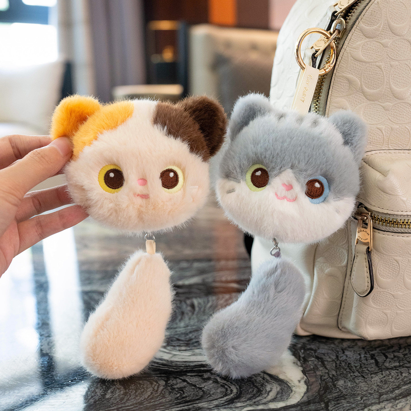 可爱猫咪钥匙扣挂件拉尾巴三花猫图片